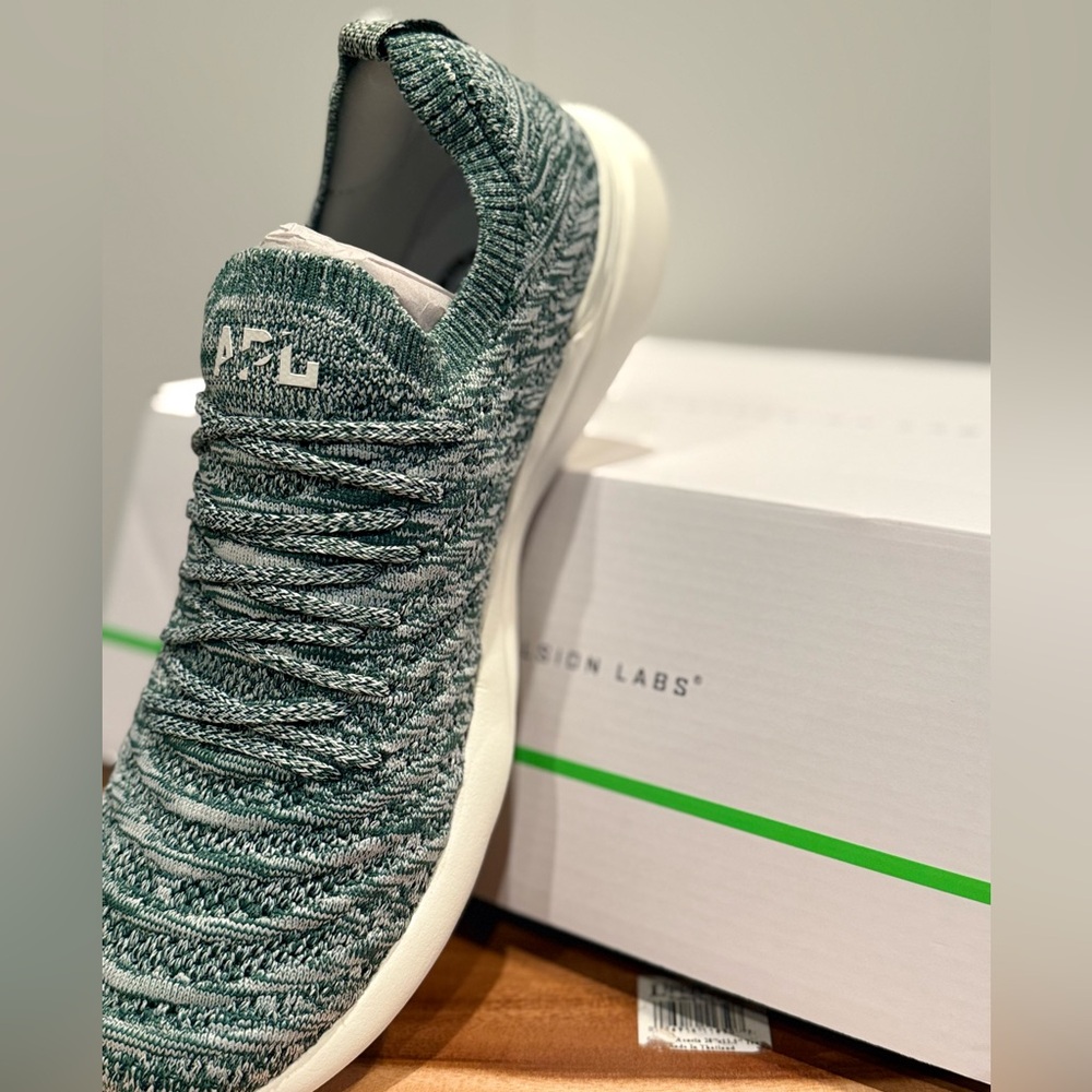 APL Men's Techloom Wave in Ivory and Green